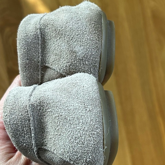 Calvin Klein Lunasi Style suede loafer. Light tan color. size 7.5 - Picture 6 of 9